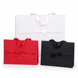 Beutel Tüten Pochetten Geschenktragtaschen